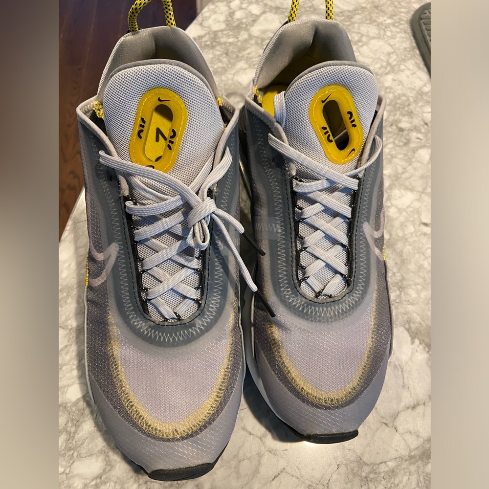 Mens nike sneaker 2090